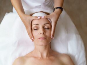 facial-massage-beauty-treatment-e1654813146309-pq2wuwwn2c3zf7i1gi5bb3q1sd0j29th4qcboksrqo