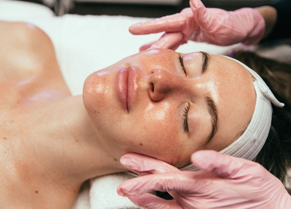 Deep-cleansing medical facial treatment at Yoland skin care clinic Dubai